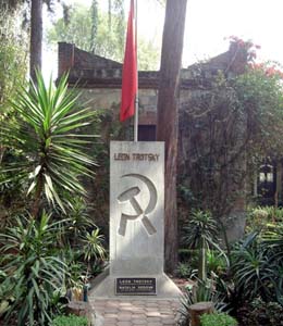 La tomba di Trotsky a Coyoacàn in Messico, nella sua ultima dimora, ora museo